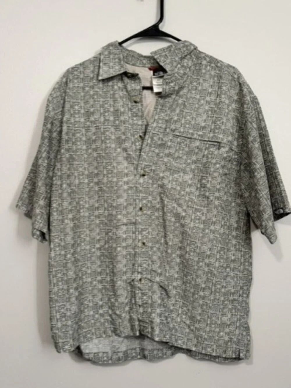 Men's North Face Short Sleeve Buttons Down Shirt Color Green & White Size Medium